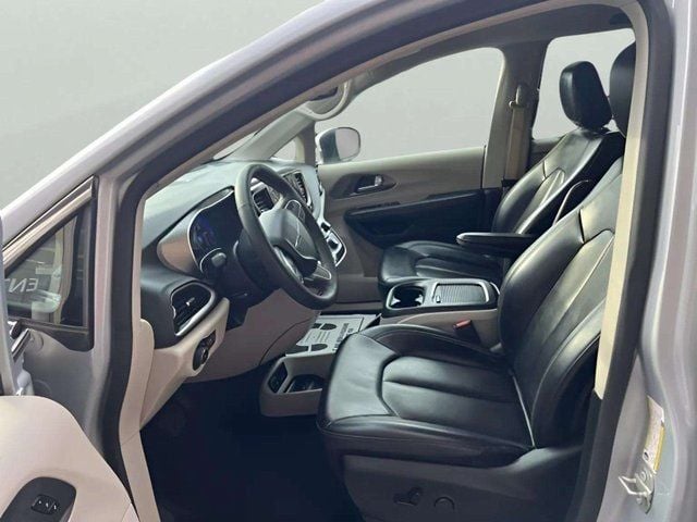 Pre-Owned 2023 Chrysler Pacifica Touring L - photo - 6