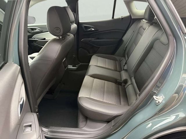 Pre-Owned 2025 Chevrolet Trax LT - photo - 6