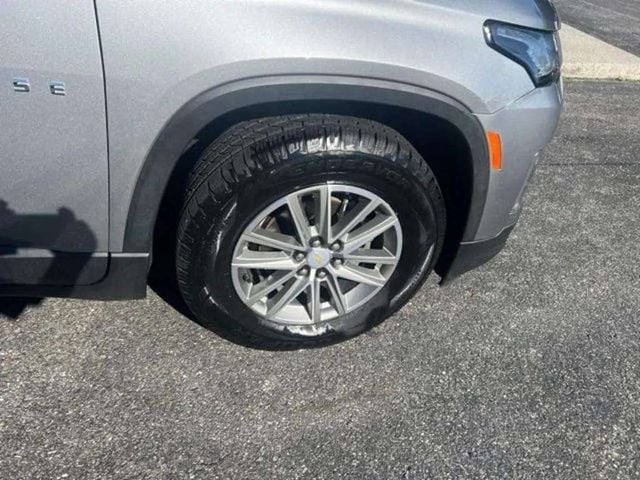 Pre-Owned 2023 Chevrolet Traverse LT - photo - 17