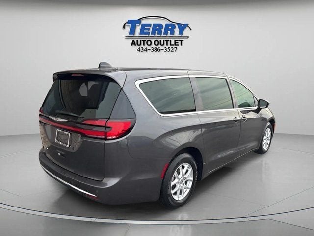 Pre-Owned 2023 Chrysler Pacifica Touring L - photo - 6