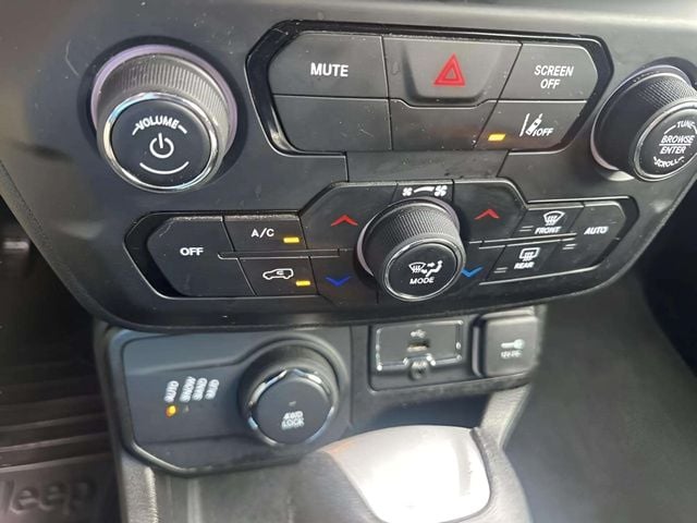 Pre-Owned 2023 Jeep Renegade Latitude - photo - 9