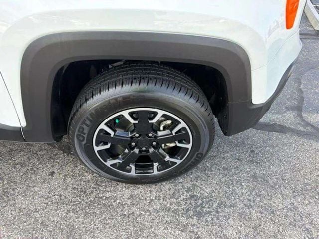 Pre-Owned 2023 Jeep Renegade Latitude - photo - 14