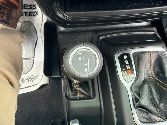 Pre-Owned 2022 Jeep Gladiator Overland - photo - 20