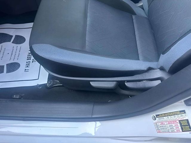 Pre-Owned 2023 Nissan Versa 1.6 SV - photo - 8