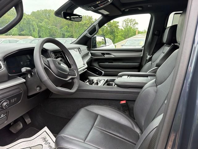 Pre-Owned 2025 Jeep Wagoneer Series III - photo - 1