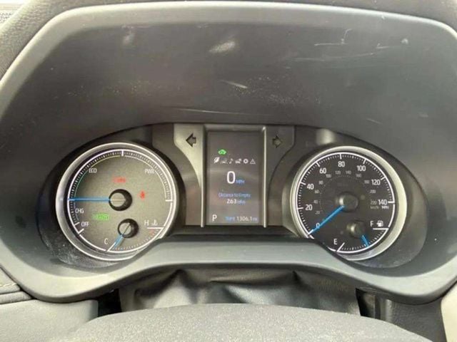 Pre-Owned 2022 Toyota Venza LE - photo - 5