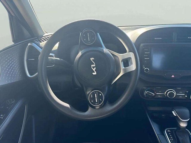 Pre-Owned 2024 Kia Soul LX - photo - 7