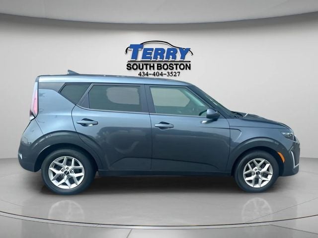 Pre-Owned 2024 Kia Soul LX - photo - 0