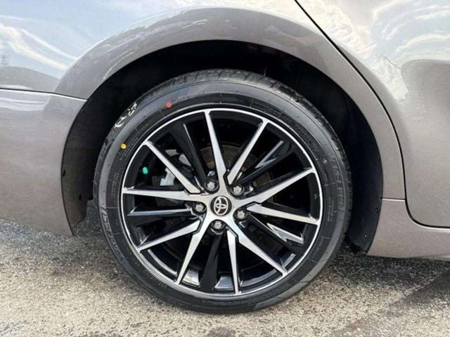 Pre-Owned 2024 Toyota Camry SE - photo - 11