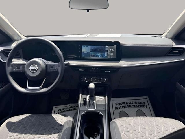 Pre-Owned 2025 Nissan Kicks SV - photo - 12
