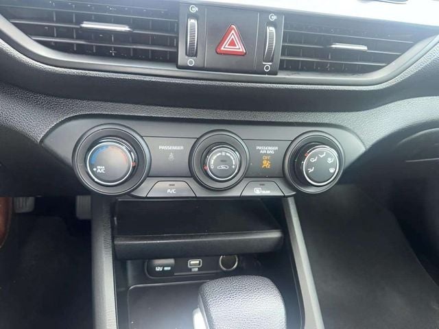 Pre-Owned 2023 Kia Forte LXS - photo - 14