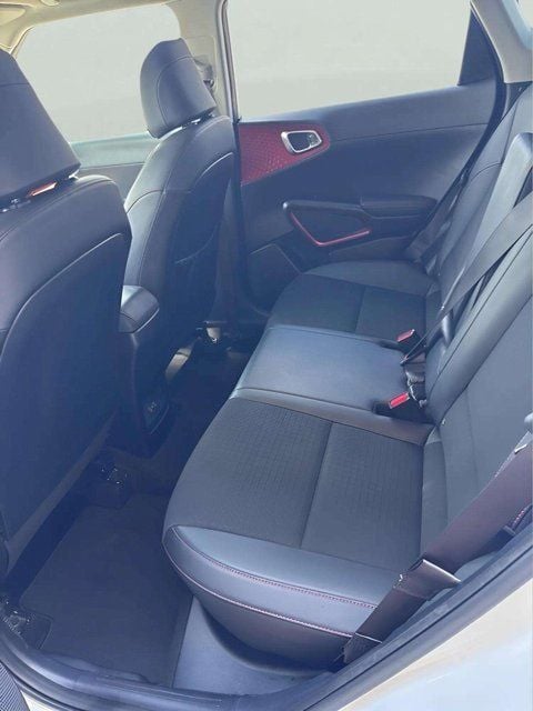 Pre-Owned 2023 Kia Soul GT-Line - photo - 12