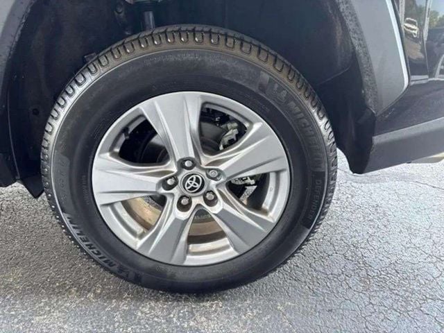 Pre-Owned 2022 Toyota RAV4 XLE - photo - 11