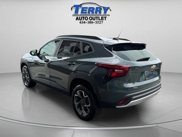 Pre-Owned 2025 Chevrolet Trax LT - photo - 4
