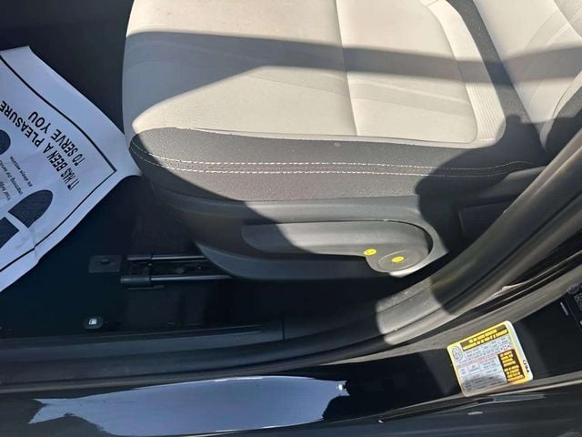 Pre-Owned 2025 Hyundai Venue SEL - photo - 8