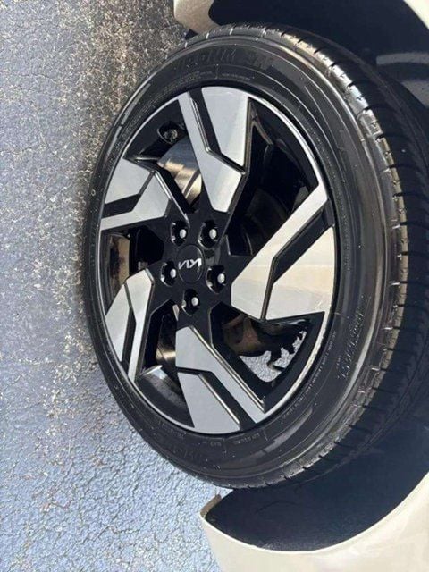 Pre-Owned 2023 Kia Soul GT-Line - photo - 13