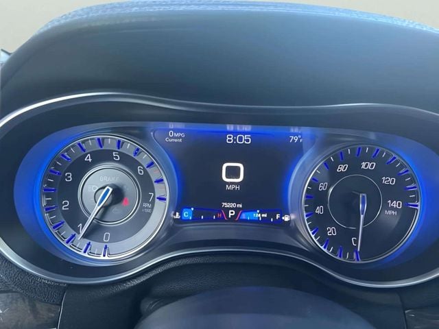 Pre-Owned 2019 Chrysler 300 Limited - photo - 15