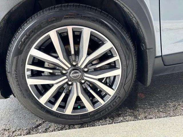 Pre-Owned 2023 Nissan Kicks SV - photo - 9