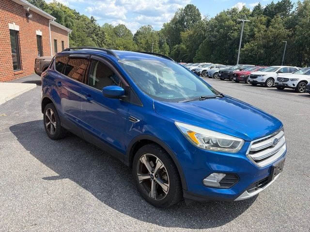Pre-Owned 2017 Ford Escape SE - photo - 1