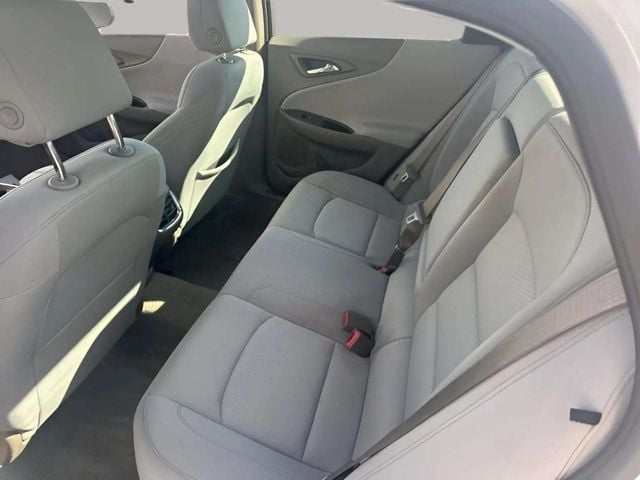 Pre-Owned 2024 Chevrolet Malibu LT - photo - 13
