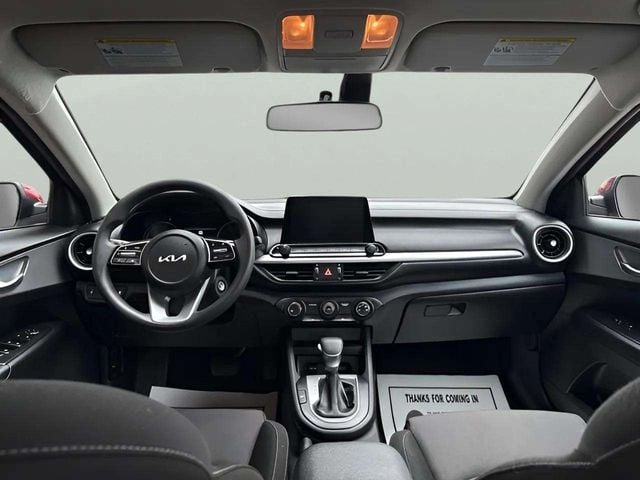 Pre-Owned 2023 Kia Forte LXS - photo - 6