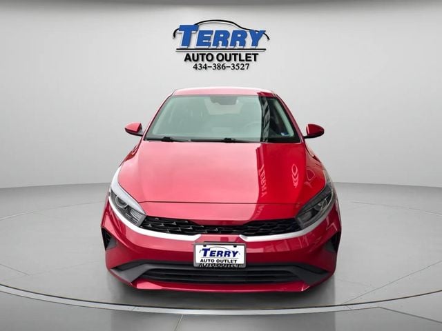 Pre-Owned 2023 Kia Forte LXS - photo - 2