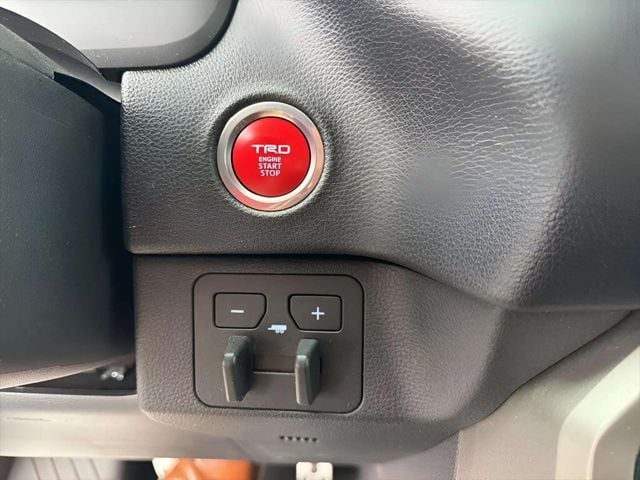 Pre-Owned 2023 Toyota Tundra SR5 - photo - 12