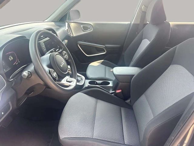 Pre-Owned 2024 Kia Soul LX - photo - 7