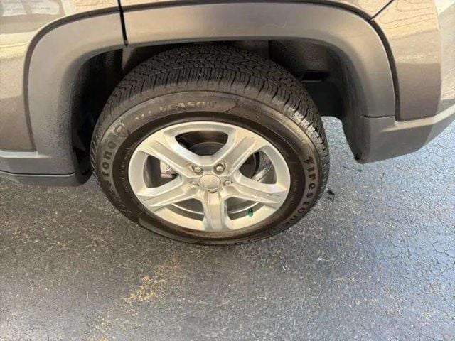 Pre-Owned 2024 Jeep Compass Latitude - photo - 9