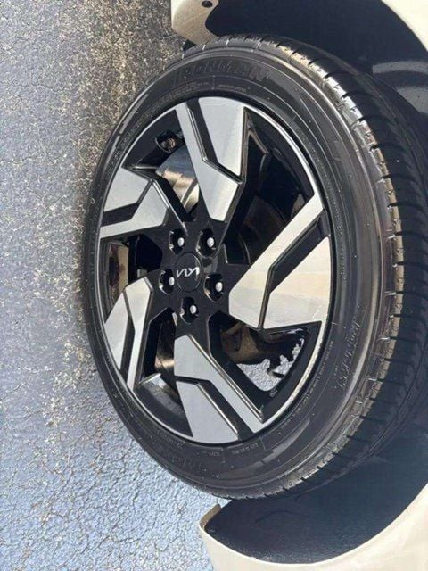 Pre-Owned 2023 Kia Soul GT-Line - photo - 16