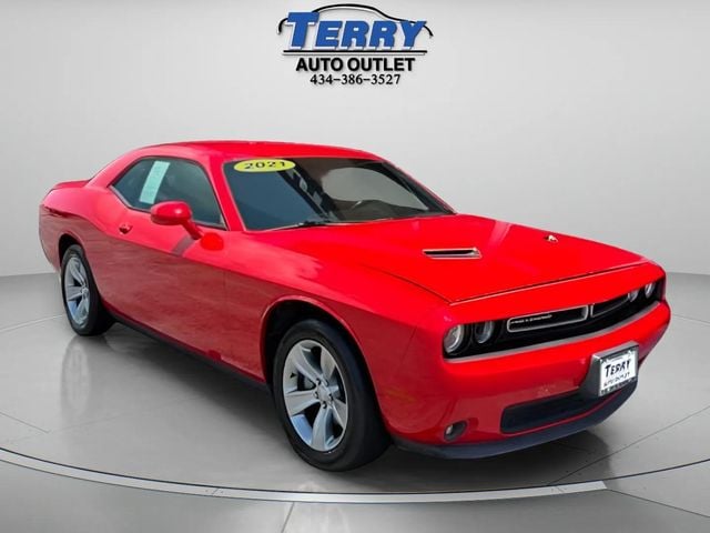 Pre-Owned 2021 Dodge Challenger SXT - photo - 1