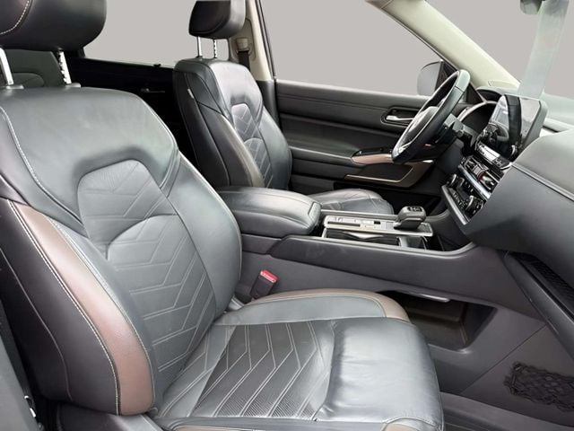 Pre-Owned 2022 Nissan Pathfinder Platinum - photo - 12