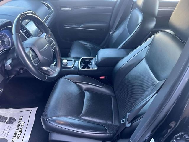 Pre-Owned 2019 Chrysler 300 Limited - photo - 13