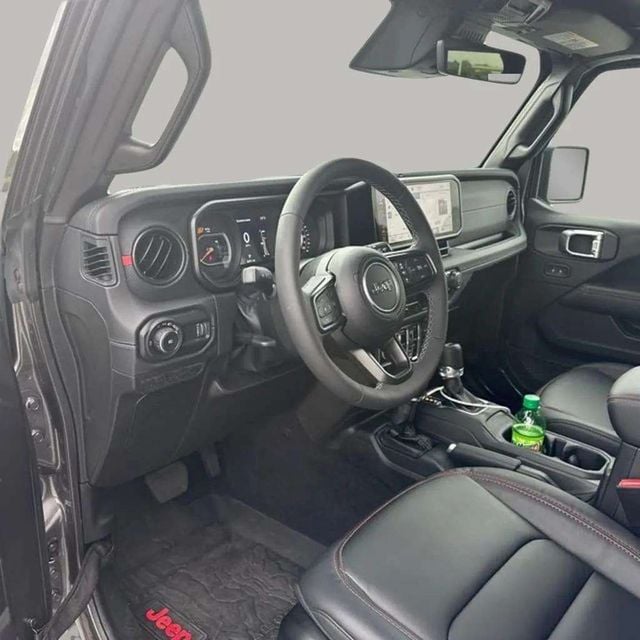 Pre-Owned 2026 Jeep Wrangler Rubicon X - photo - 12