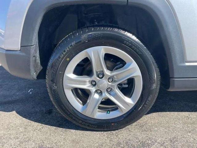 Pre-Owned 2024 Jeep Compass Latitude - photo - 9