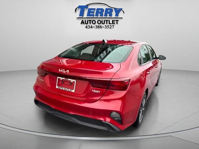 Pre-Owned 2023 Kia Forte LXS - photo - 5