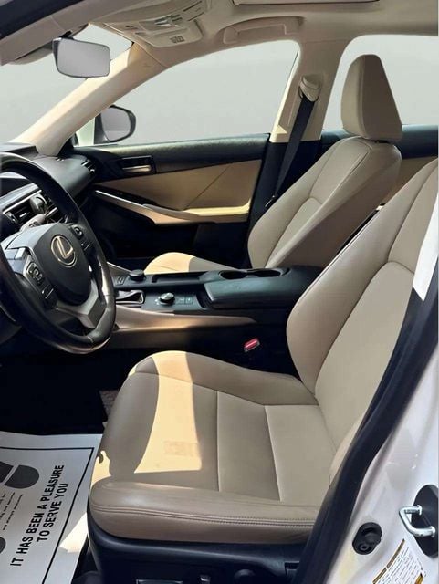 Pre-Owned 2020 Lexus IS 300 - photo - 7