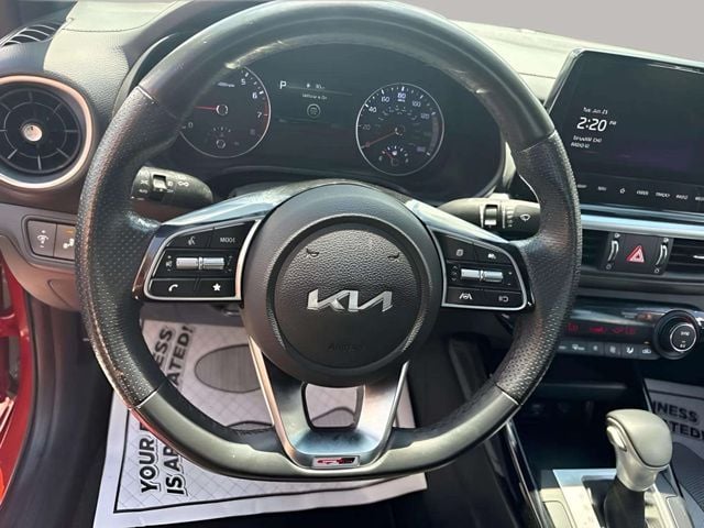 Pre-Owned 2023 Kia Forte GT-Line - photo - 12