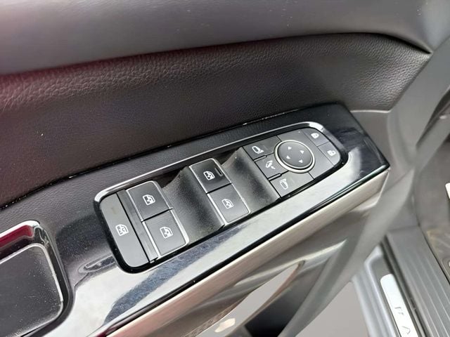 Pre-Owned 2022 Nissan Pathfinder Platinum - photo - 22