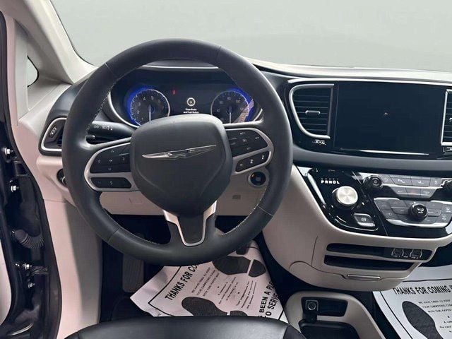 Pre-Owned 2023 Chrysler Pacifica Touring L - photo - 9