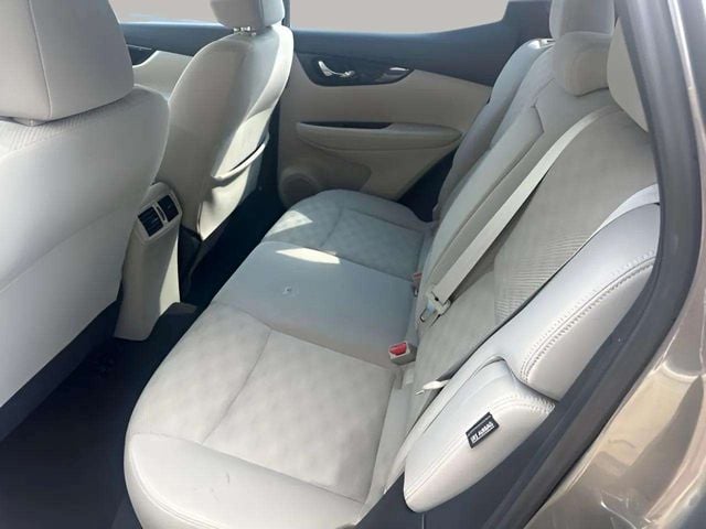 Pre-Owned 2020 Nissan Rogue Sport SV - photo - 13