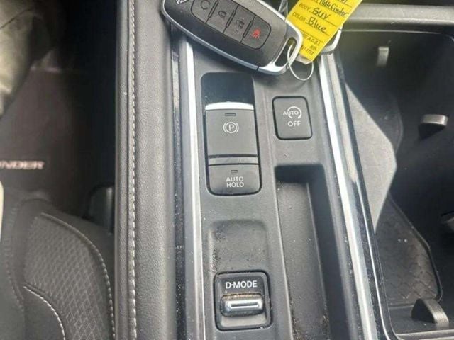 Pre-Owned 2024 Nissan Pathfinder SV - photo - 17