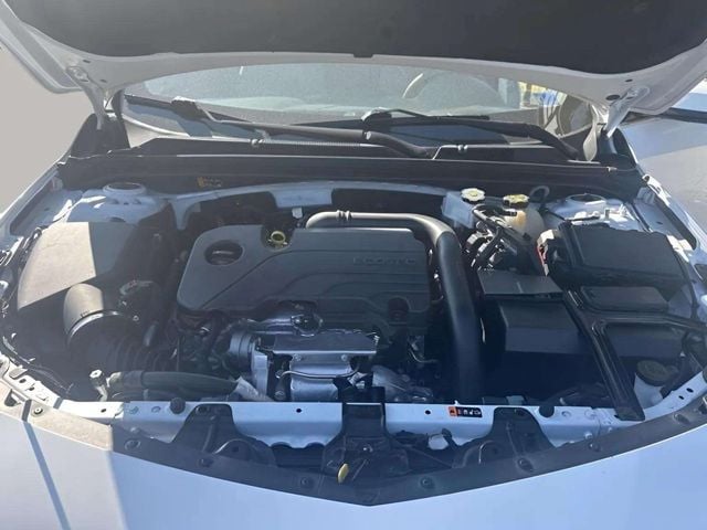 Pre-Owned 2024 Chevrolet Malibu LT - photo - 14