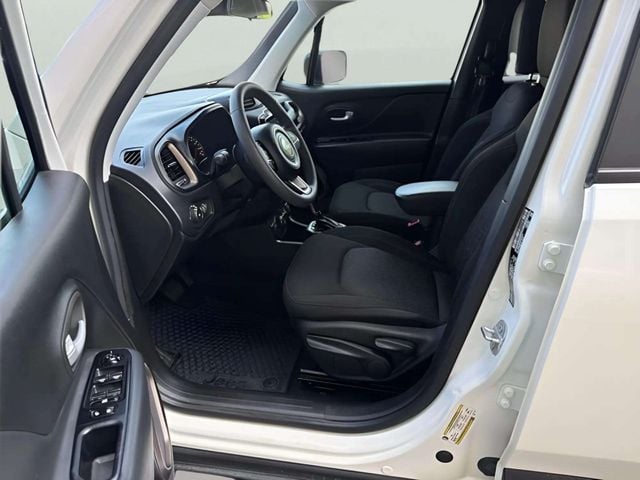 Pre-Owned 2023 Jeep Renegade Latitude - photo - 6