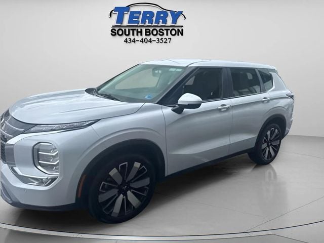 Pre-Owned 2025 Mitsubishi Outlander SE - photo - 2