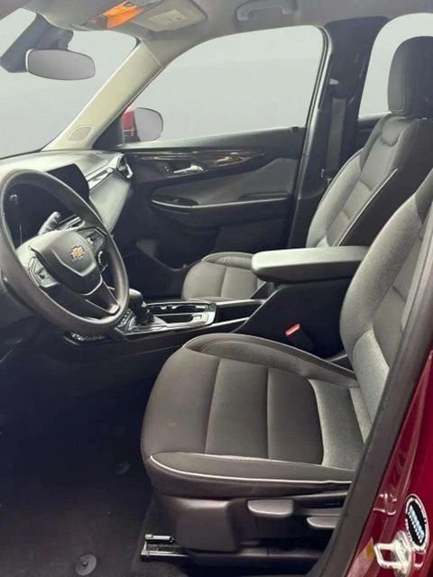 Pre-Owned 2025 Chevrolet TrailBlazer LT - photo - 8
