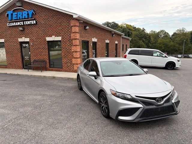 Pre-Owned 2022 Toyota Camry SE - photo - 0