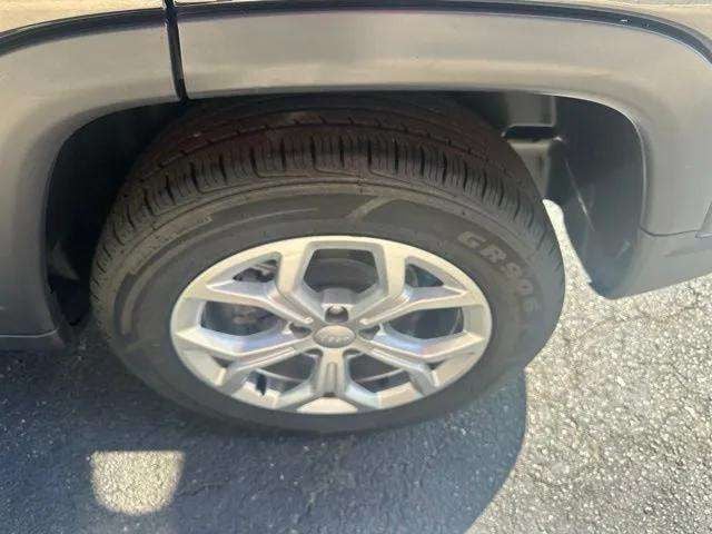 Pre-Owned 2024 Jeep Compass Latitude - photo - 18