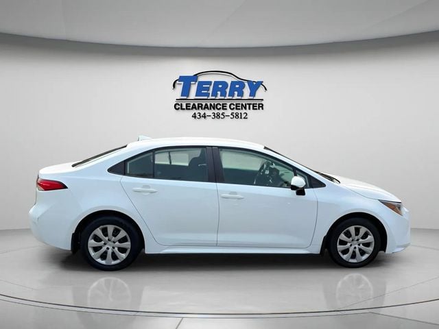 Pre-Owned 2022 Toyota Corolla LE - photo - 0