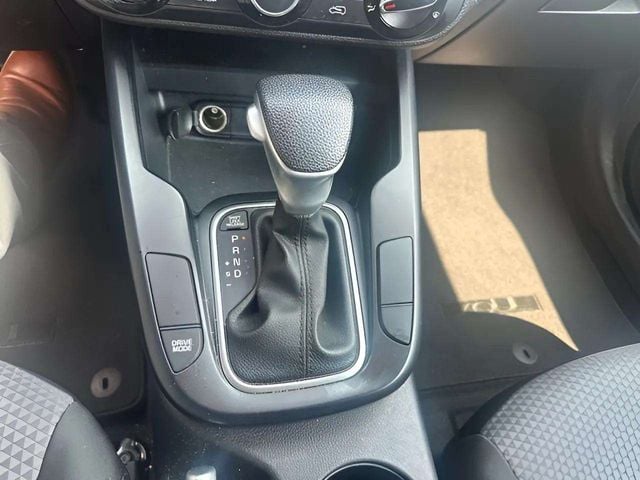 Pre-Owned 2024 Kia Soul LX - photo - 14